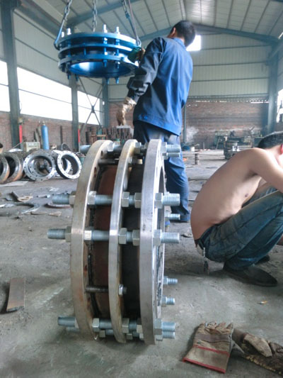 華豐VSSJAF(C2F)傳力接頭生產(chǎn)現(xiàn)場